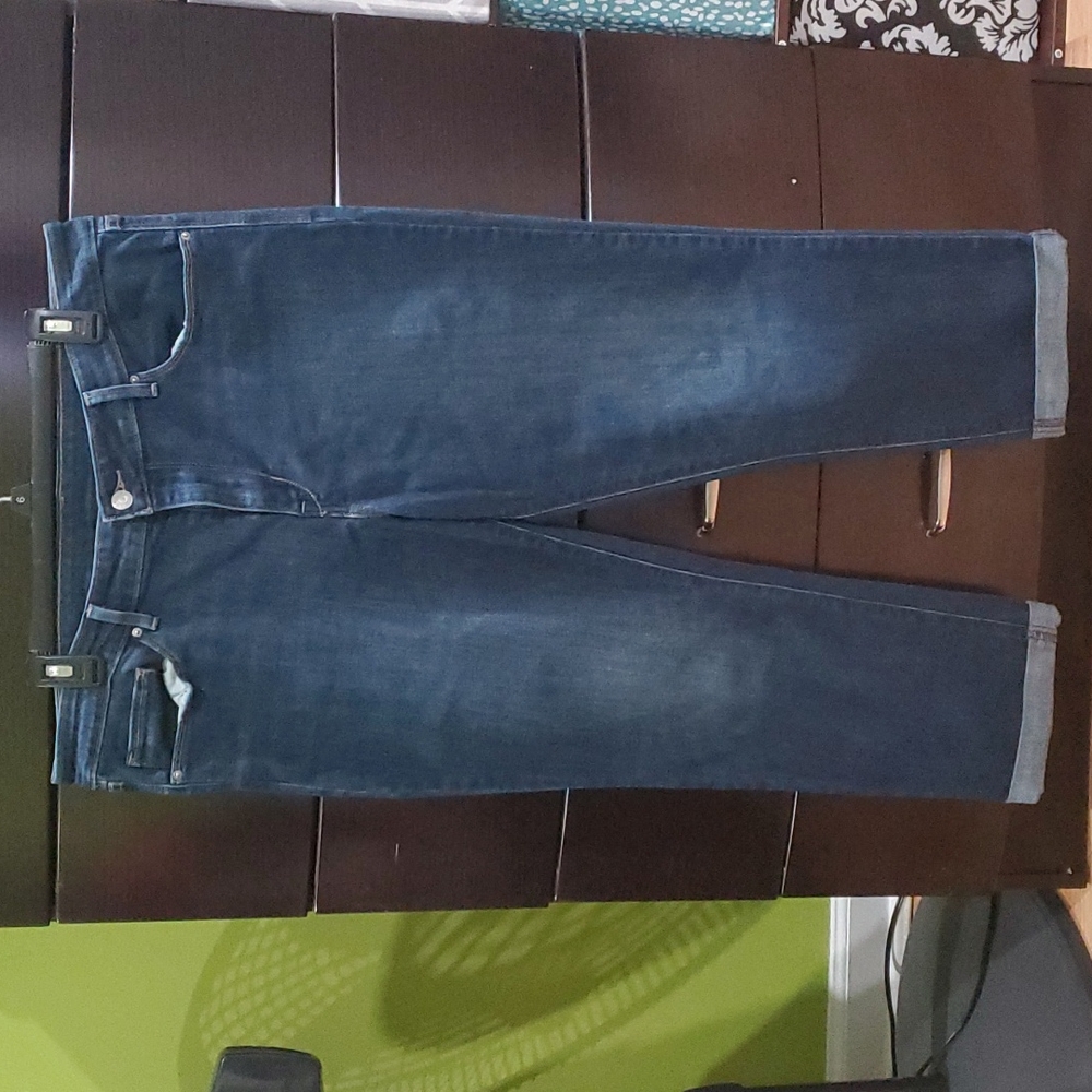 Dark blue levi's jeans